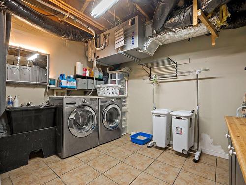 Salle de lavage - 3969 Ch. Du Lac-Labelle, Labelle, QC - Indoor Photo Showing Laundry Room