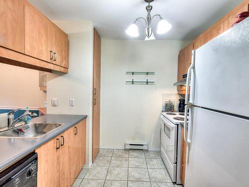 Cuisine - 101-3232 Rue Des Châteaux, Laval (Chomedey), QC - Indoor Photo Showing Kitchen With Double Sink