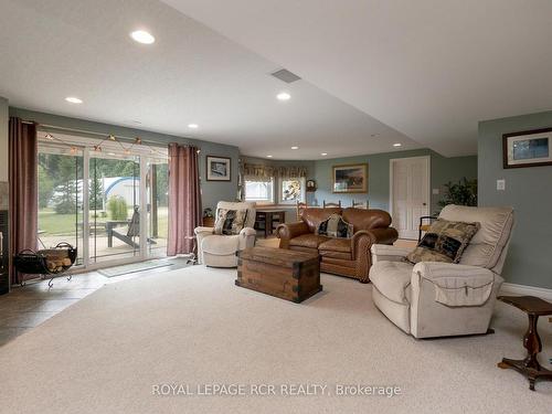 102554 Road 49 Rd, West Grey, ON - Indoor Photo Showing Living Room