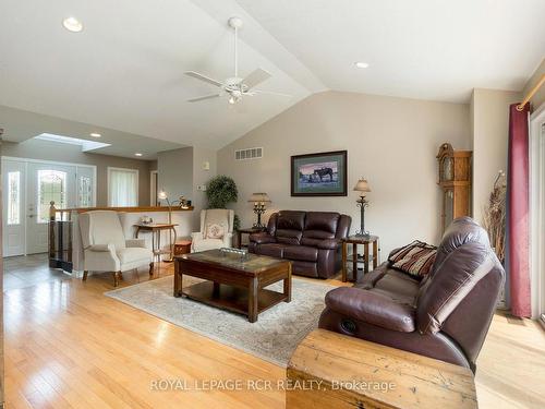 102554 Road 49 Rd, West Grey, ON - Indoor Photo Showing Living Room