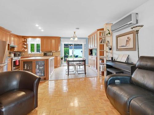 Overall view - 284 Rue D'Avaugour, Boucherville, QC - Indoor Photo Showing Living Room