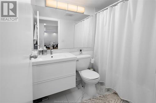 150 Park Street West Unit# 1807, Windsor, ON - Indoor Photo Showing Bathroom