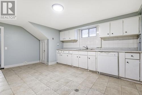 5 Bartlett Street, St. Catharines, ON - Indoor Photo Showing Kitchen