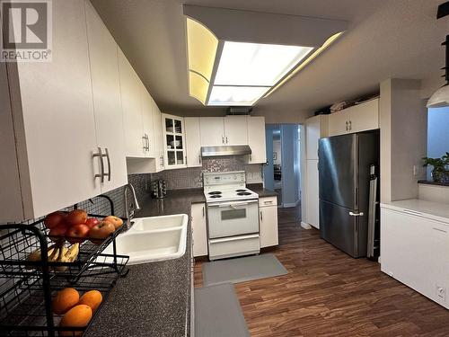 727 Houghton Road Unit# 214, Kelowna, BC - Indoor Photo Showing Kitchen With Double Sink