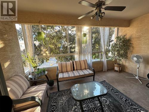 727 Houghton Road Unit# 214, Kelowna, BC - Indoor Photo Showing Living Room