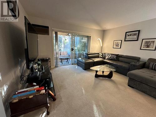 727 Houghton Road Unit# 214, Kelowna, BC - Indoor Photo Showing Living Room