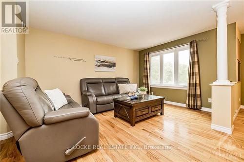 554 Notre Dame Street, Clarence-Rockland, ON - Indoor Photo Showing Living Room