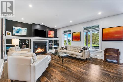 391 Concession Rd 5 Road, The Nation (605 - The Nation Municipality), ON - Indoor Photo Showing Living Room With Fireplace