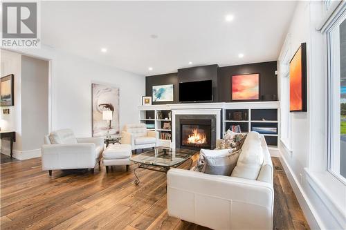 391 Concession Rd 5 Road, The Nation (605 - The Nation Municipality), ON - Indoor Photo Showing Living Room With Fireplace