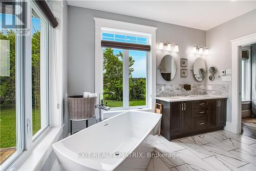 391 Concession Rd 5 Road, The Nation (605 - The Nation Municipality), ON - Indoor Photo Showing Bathroom