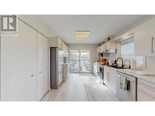 3821 35Th Street, Osoyoos, BC - Indoor Photo Showing Kitchen