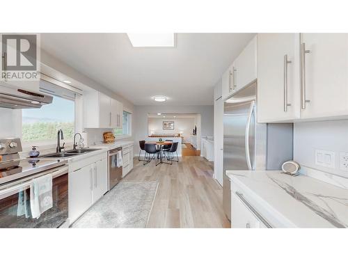 3821 35Th Street, Osoyoos, BC - Indoor Photo Showing Kitchen With Double Sink