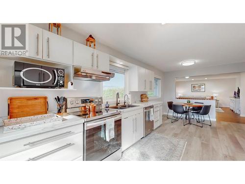 3821 35Th Street, Osoyoos, BC - Indoor Photo Showing Kitchen With Double Sink