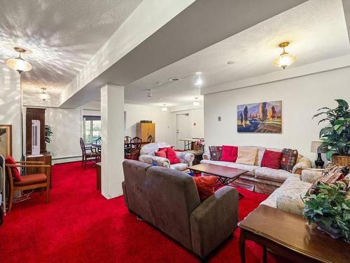 206-1005 Mckenzie Ave, Saanich, BC - Indoor Photo Showing Living Room