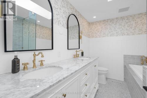 254 Cook Street, Barrie, ON - Indoor Photo Showing Bathroom