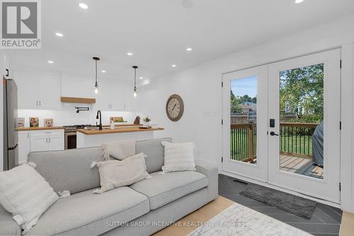 254 Cook Street, Barrie, ON - Indoor Photo Showing Living Room