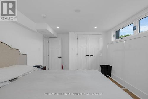 254 Cook Street, Barrie, ON - Indoor Photo Showing Bedroom