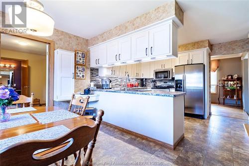 27 Joanne Street, Chatham, ON - Indoor Photo Showing Kitchen