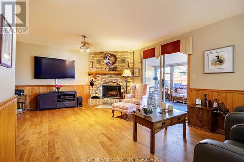 27 Joanne Street, Chatham, ON - Indoor Photo Showing Living Room With Fireplace