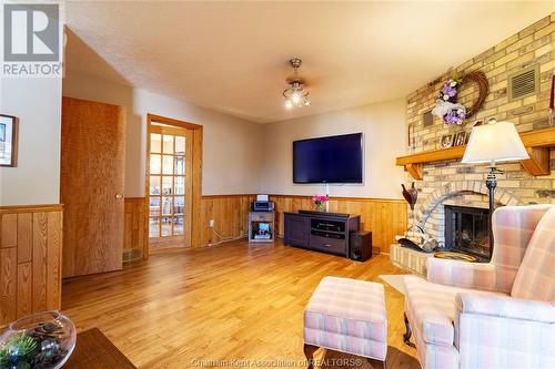 27 Joanne Street, Chatham, ON - Indoor Photo Showing Living Room With Fireplace