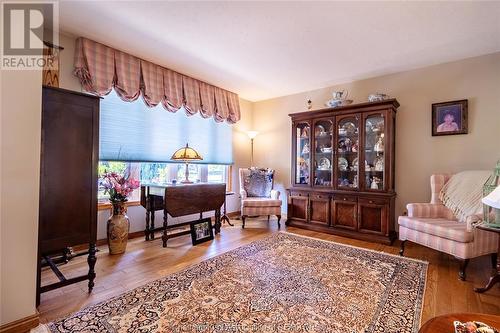 27 Joanne Street, Chatham, ON - Indoor Photo Showing Living Room