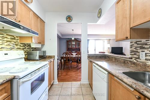 403 - 2088 Lawrence Avenue, Toronto, ON - Indoor Photo Showing Kitchen