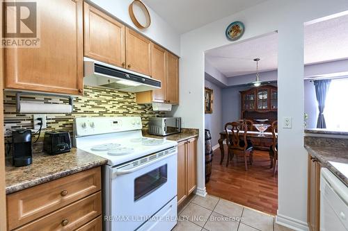 403 - 2088 Lawrence Avenue, Toronto, ON - Indoor Photo Showing Kitchen