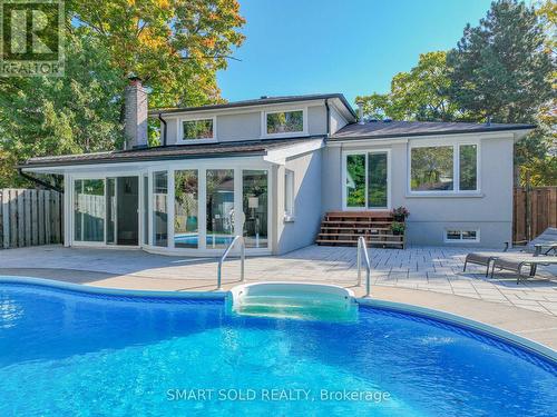 513 Bohemia Crescent, Oakville, ON - Outdoor With In Ground Pool