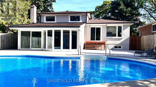 513 Bohemia Crescent, Oakville, ON - Outdoor With In Ground Pool