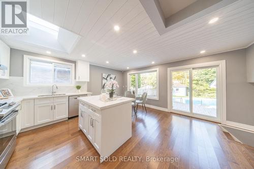 513 Bohemia Crescent, Oakville, ON - Indoor Photo Showing Kitchen