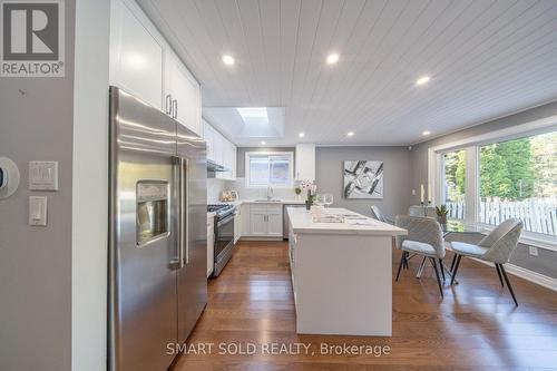 513 Bohemia Crescent, Oakville, ON - Indoor Photo Showing Kitchen