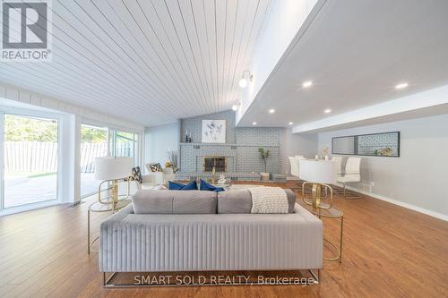 513 Bohemia Crescent, Oakville, ON - Indoor Photo Showing Living Room With Fireplace