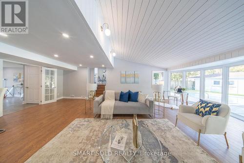 513 Bohemia Crescent, Oakville, ON - Indoor Photo Showing Living Room