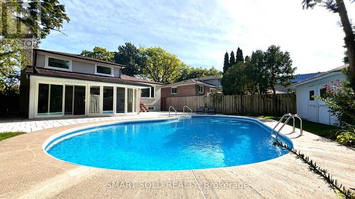 513 Bohemia Crescent, Oakville, ON - Outdoor With In Ground Pool With Backyard With Exterior