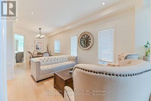 2498 Longridge Crescent, Oakville, ON - Indoor Photo Showing Living Room