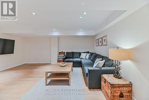 2498 Longridge Crescent, Oakville, ON - Indoor Photo Showing Living Room