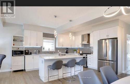 22 Pondcliffe Drive, Kitchener, ON - Indoor Photo Showing Kitchen