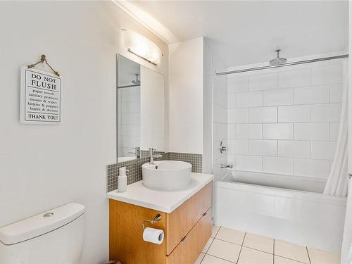 505-760 Johnson St, Victoria, BC - Indoor Photo Showing Bathroom