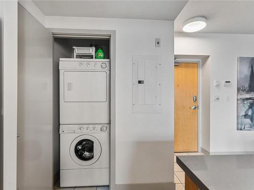 505-760 Johnson St, Victoria, BC - Indoor Photo Showing Laundry Room