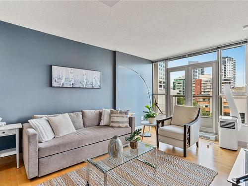 505-760 Johnson St, Victoria, BC - Indoor Photo Showing Living Room