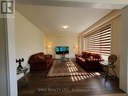 255 Bedrock Drive, Hamilton, ON - Indoor Photo Showing Living Room