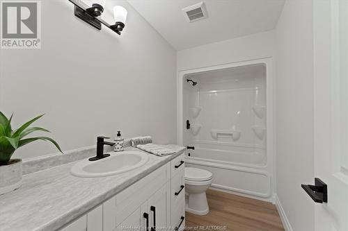 1837 Meldrum Unit# 1, Windsor, ON - Indoor Photo Showing Bathroom