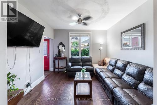 21 Severn Street, Hamilton, ON - Indoor Photo Showing Living Room