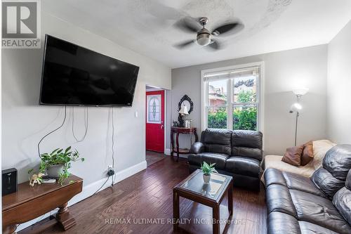 21 Severn Street, Hamilton, ON - Indoor Photo Showing Living Room