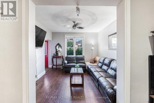 21 Severn Street, Hamilton, ON - Indoor Photo Showing Living Room