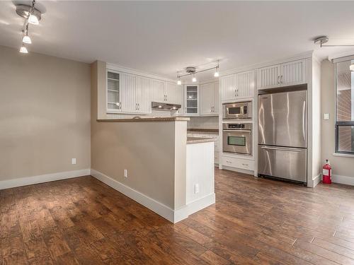 405-1033 Belmont Ave, Victoria, BC - Indoor Photo Showing Kitchen