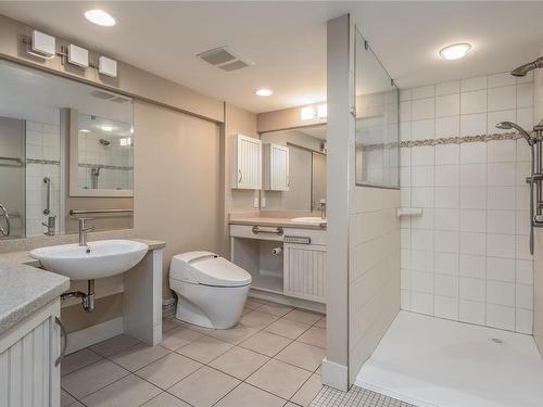 405-1033 Belmont Ave, Victoria, BC - Indoor Photo Showing Bathroom