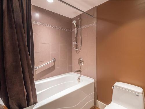 405-1033 Belmont Ave, Victoria, BC - Indoor Photo Showing Bathroom