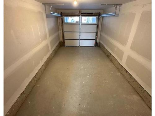 1522 Bloor St, Clarington, ON - Indoor Photo Showing Garage