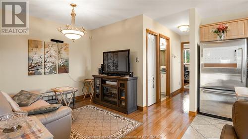 1116 Settlers Street, Windsor, ON - Indoor Photo Showing Living Room